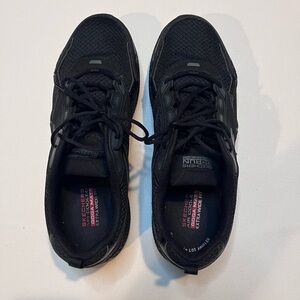 Men’s Skechers Go Walk Arch Fit Extra Wide Black Sneakers Size 11